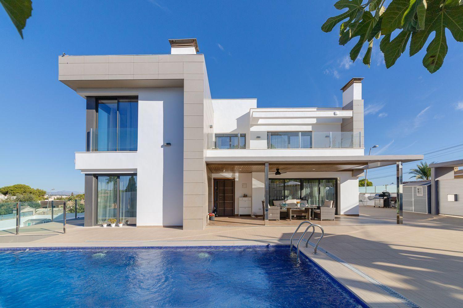 Villa in Torrevieja — image 2