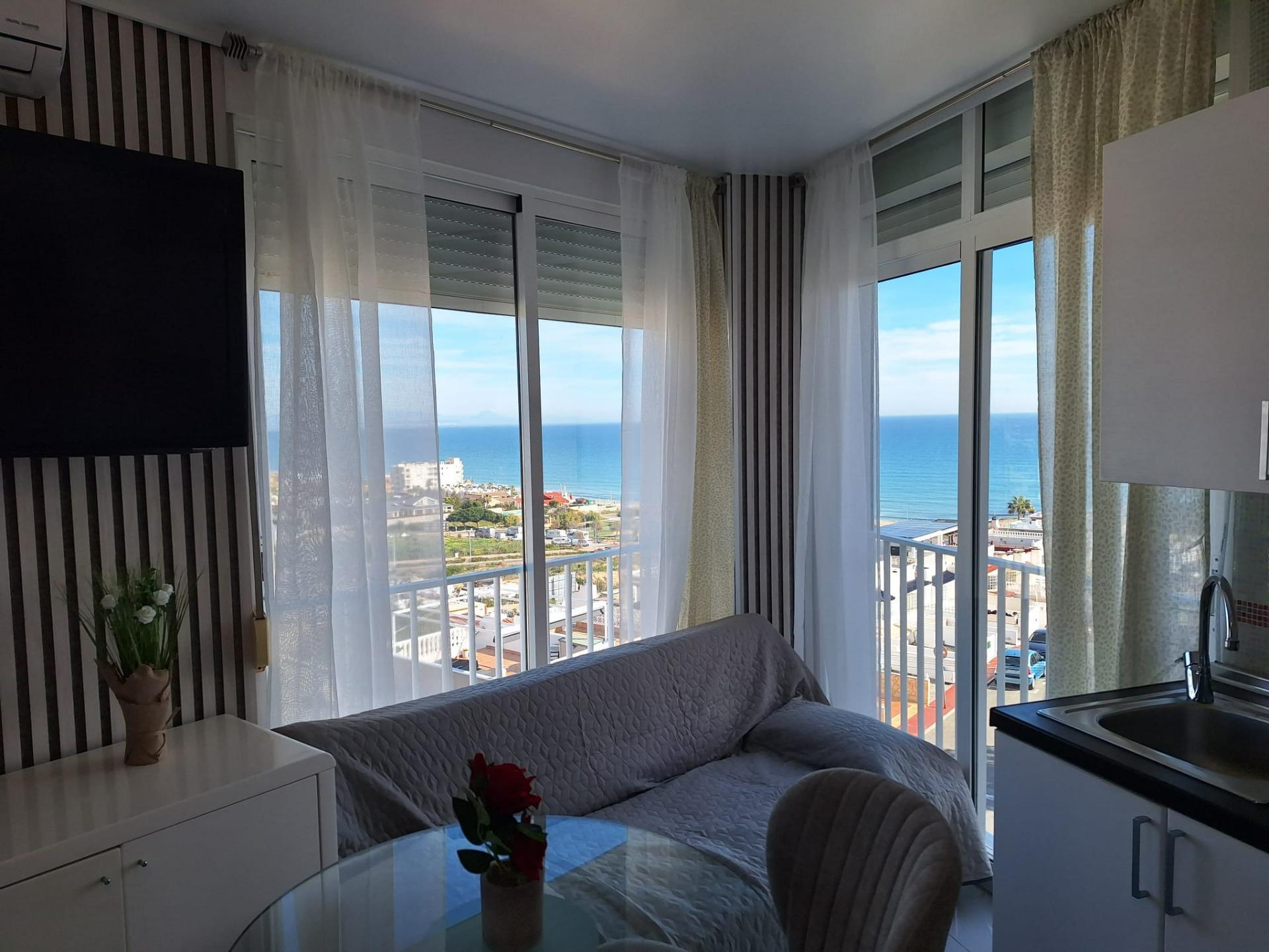 Estudio moderno en Torrevieja, ideal para disfrutar del mar — image 1