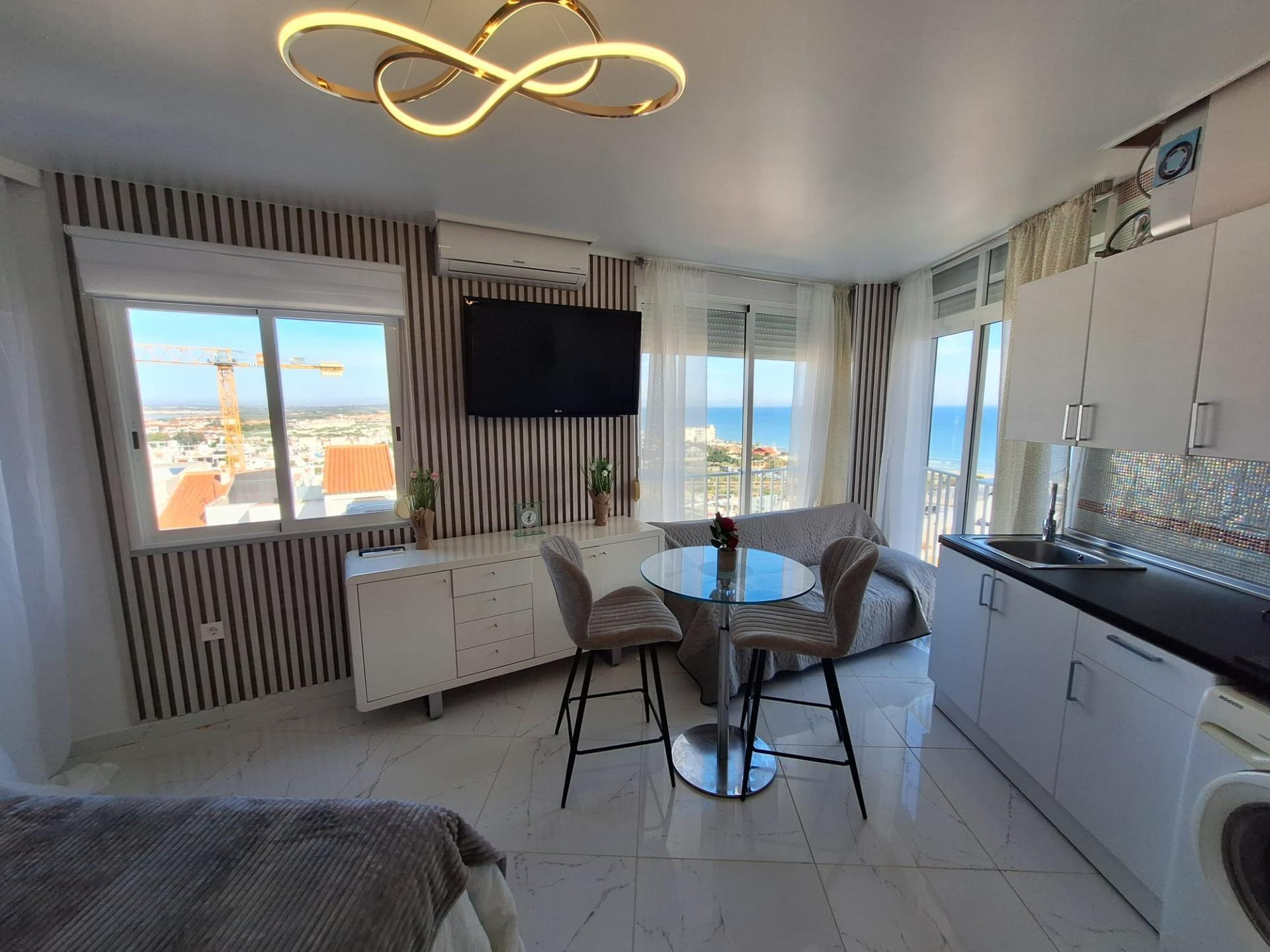 Estudio moderno en Torrevieja, ideal para disfrutar del mar — image 2