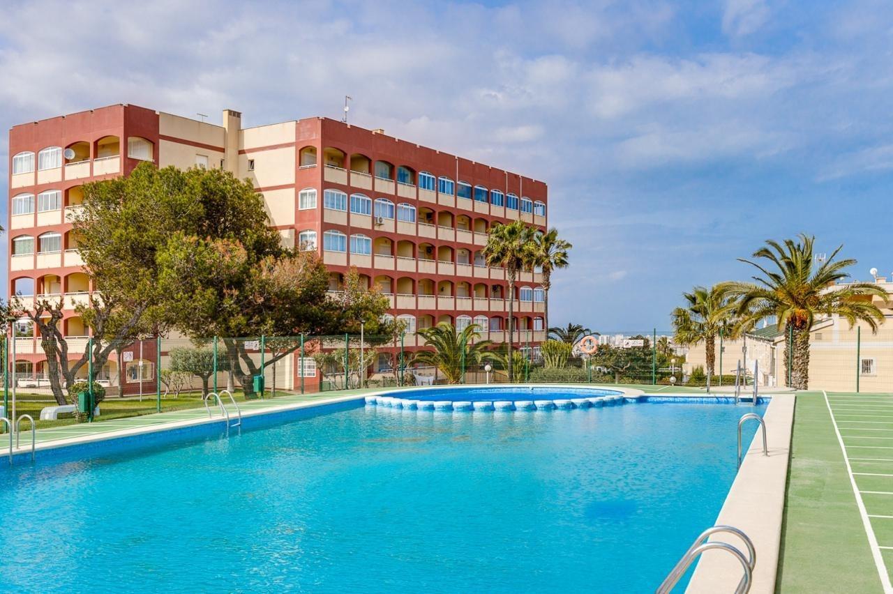 Apartment in Torrevieja — image 3