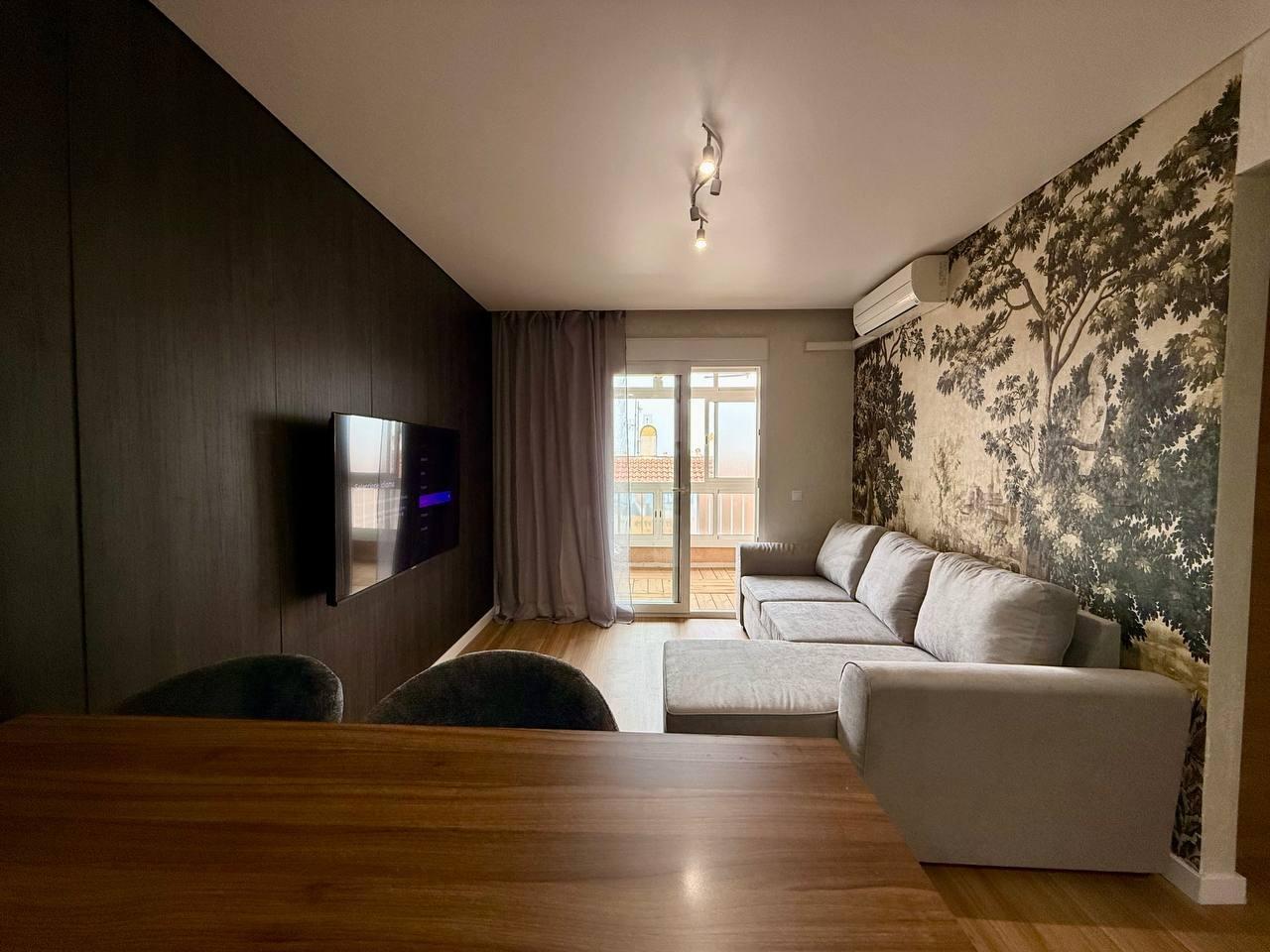 Exclusivo  Apartamento después de la renovación con 2 dormitorios, 1 baño, y piscina, 250 m. de la playa — image 2
