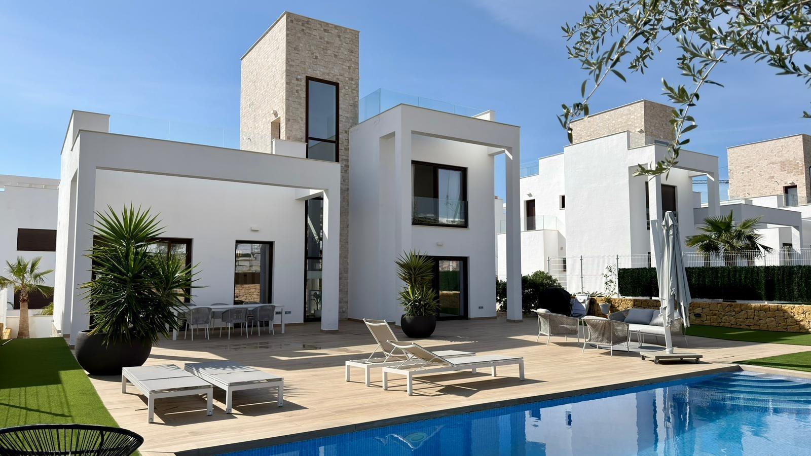 Villa in Torrevieja — image 1