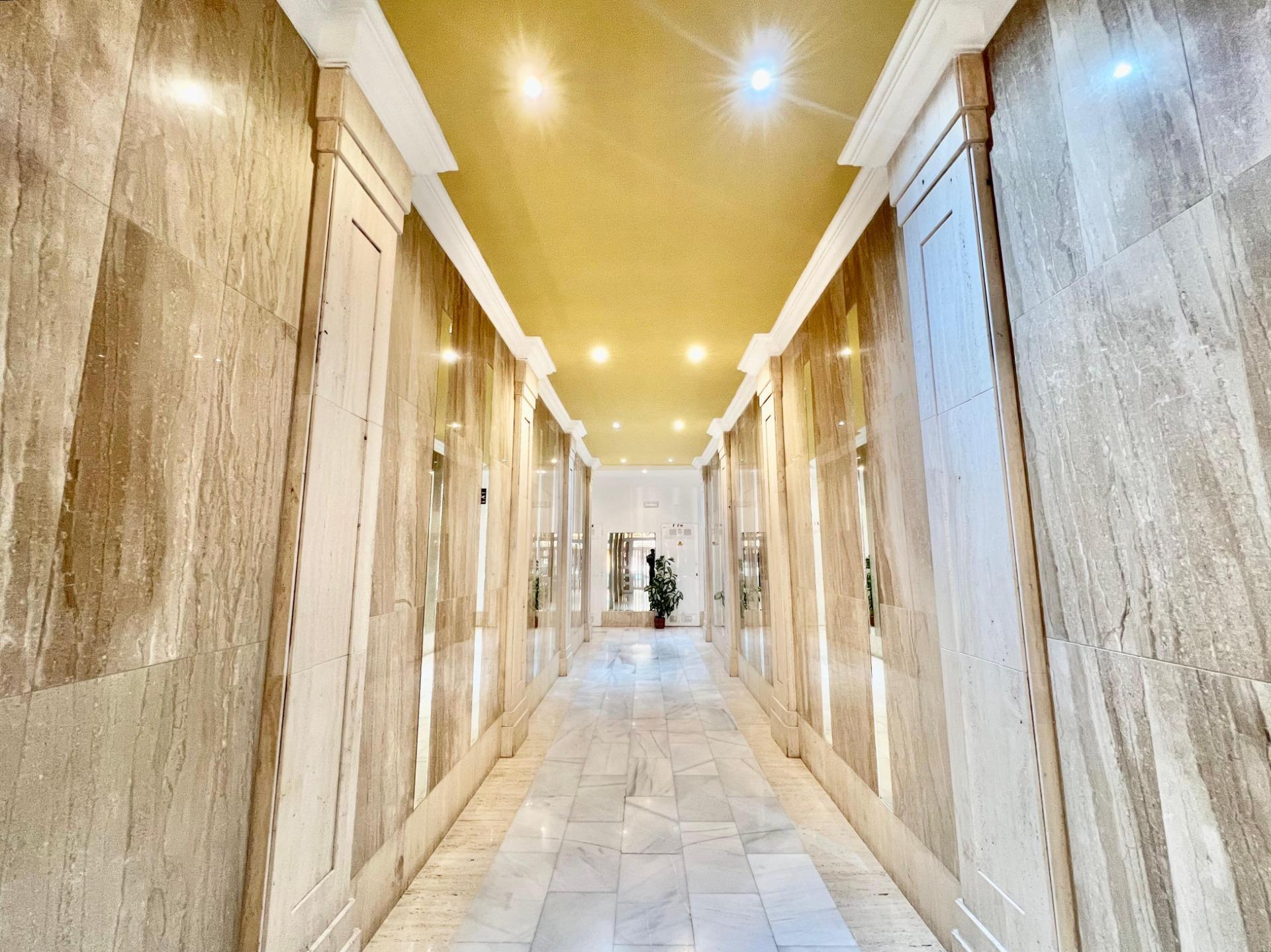 IMPECABLE VIVIENDA DE 2 HABITACIONES + PARKING EN PLENA AVENIDA DE LAS HABANERAS, A TAN SOLO 450m DE LA PLAYA — image 3