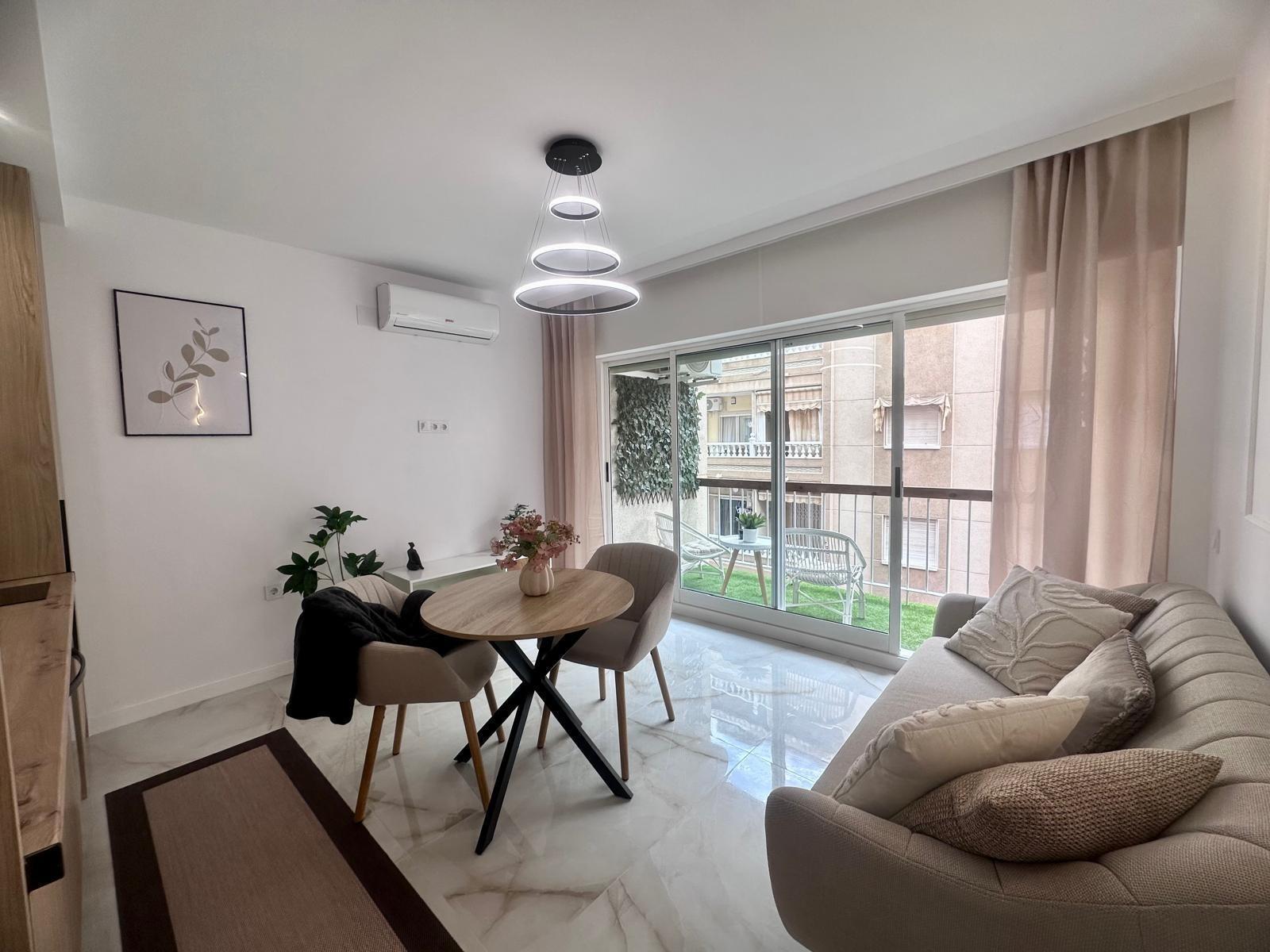 Apartamento totalmente reformado a 350 metros de Playa del Cura con piscina — image 2