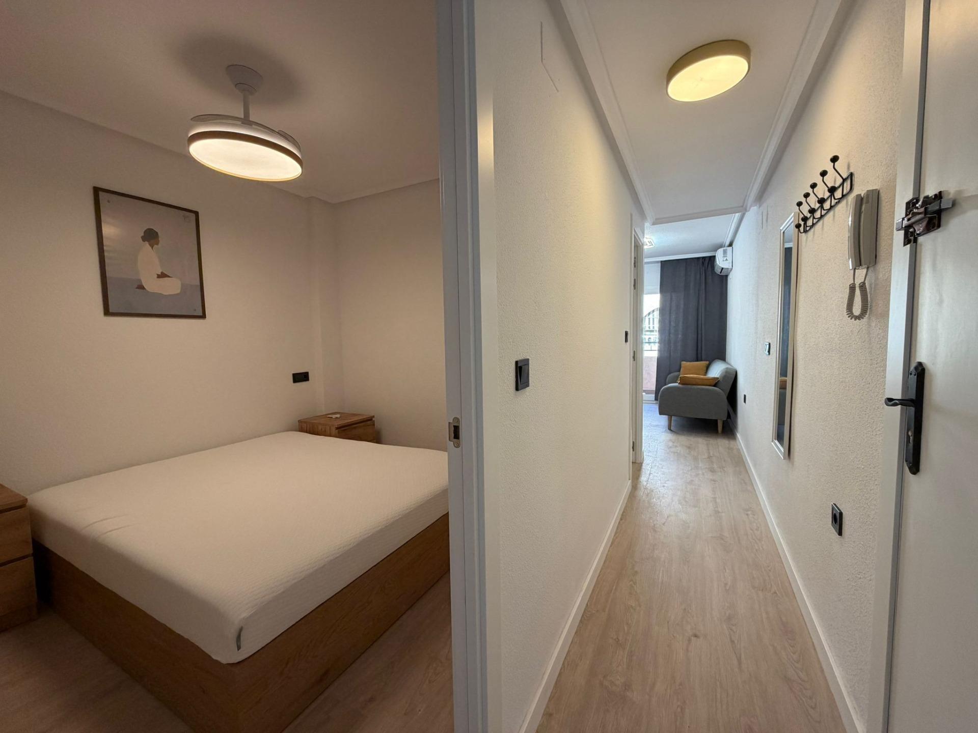 Encantador Apartamento Reformado en Playa del Cura, Torrevieja por €154.900 — image 3