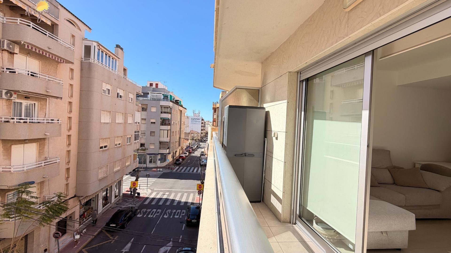 Apartamento luminoso en el 3º piso en la zona de Parque de las Naciones, Torrevieja — image 2