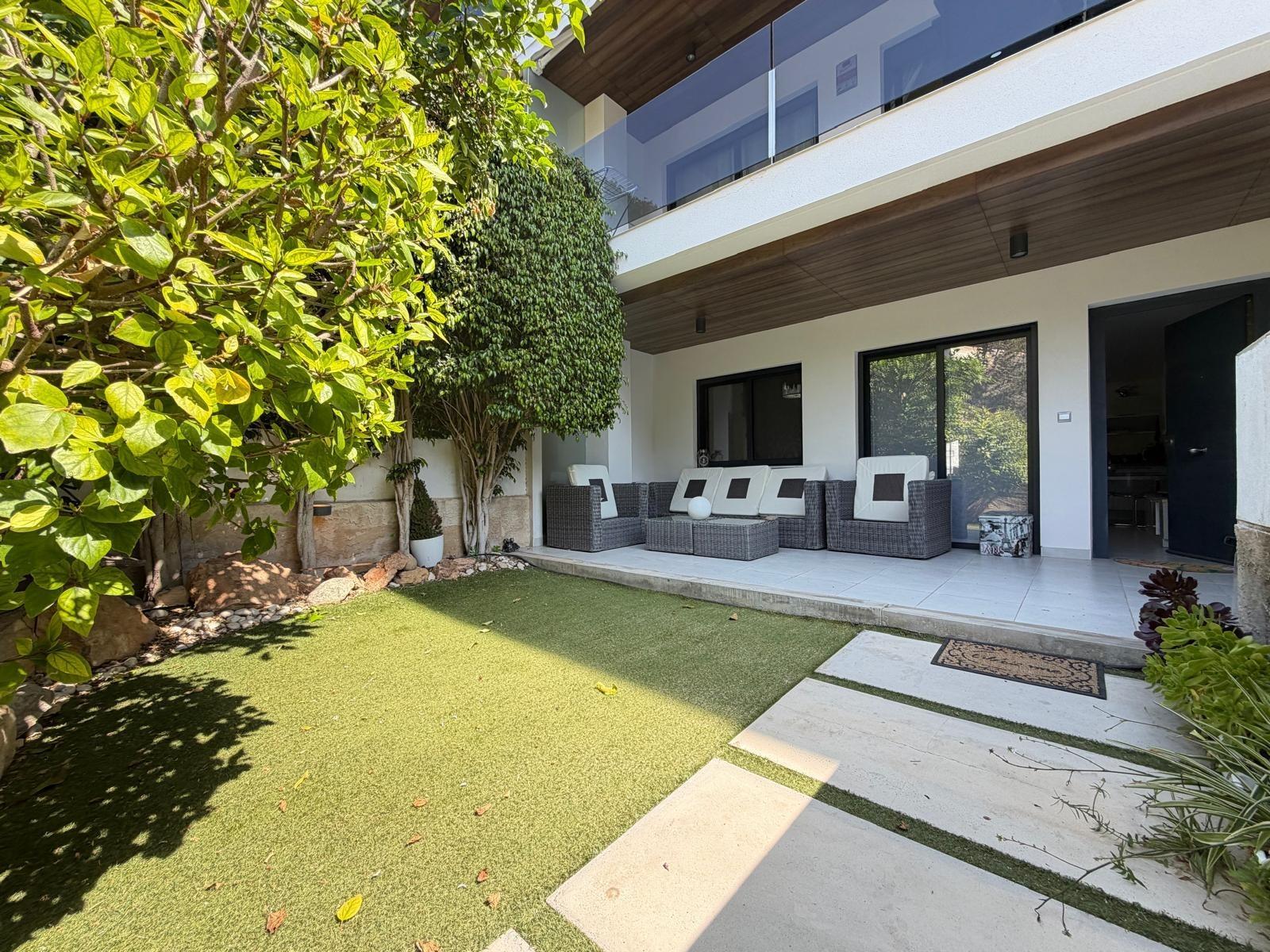 APARTAMENTO CON JARDÍN PRIVADO DE 30 M2 EN CAMPOAMOR. 3 DORM. 2 BAÑOS. CON PISCINA COMUN.SUPERFICIE DE 93 M2.   — image 1