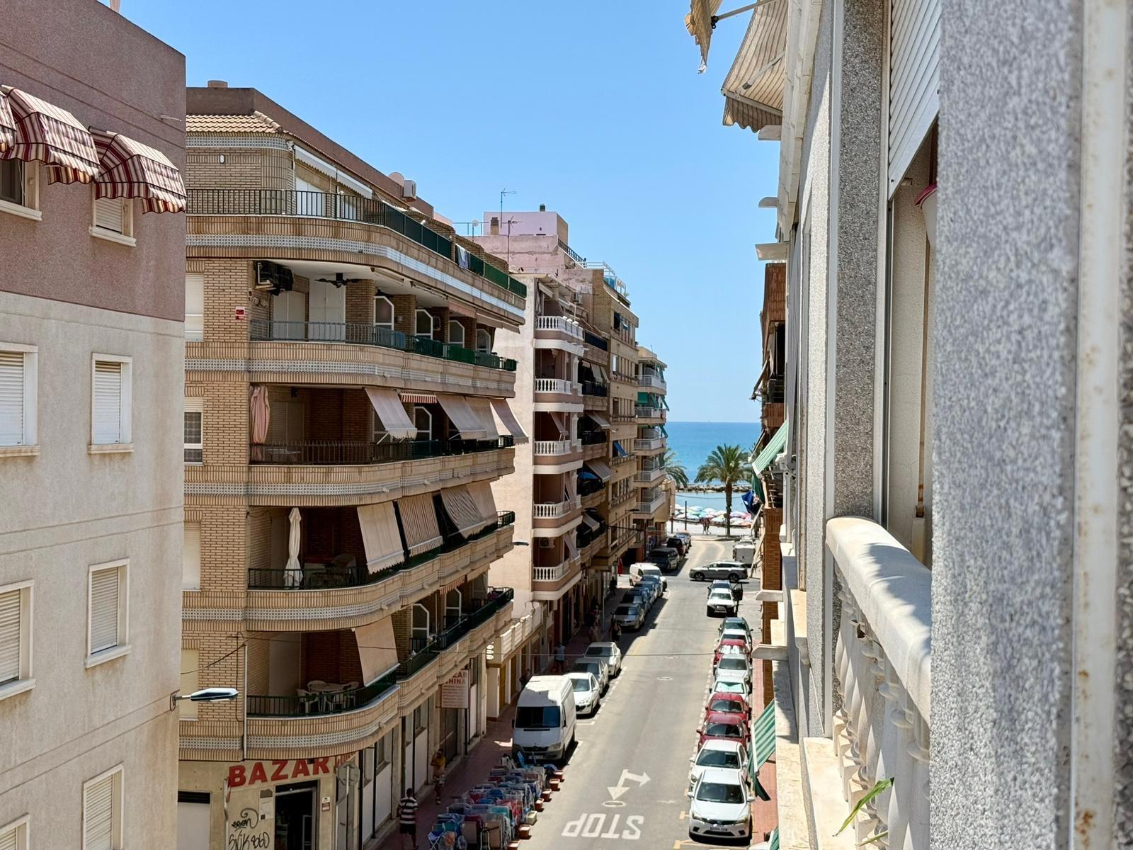 Exclusivo apartamento reformado con vistas laterales al mar y dos terrazas — image 1