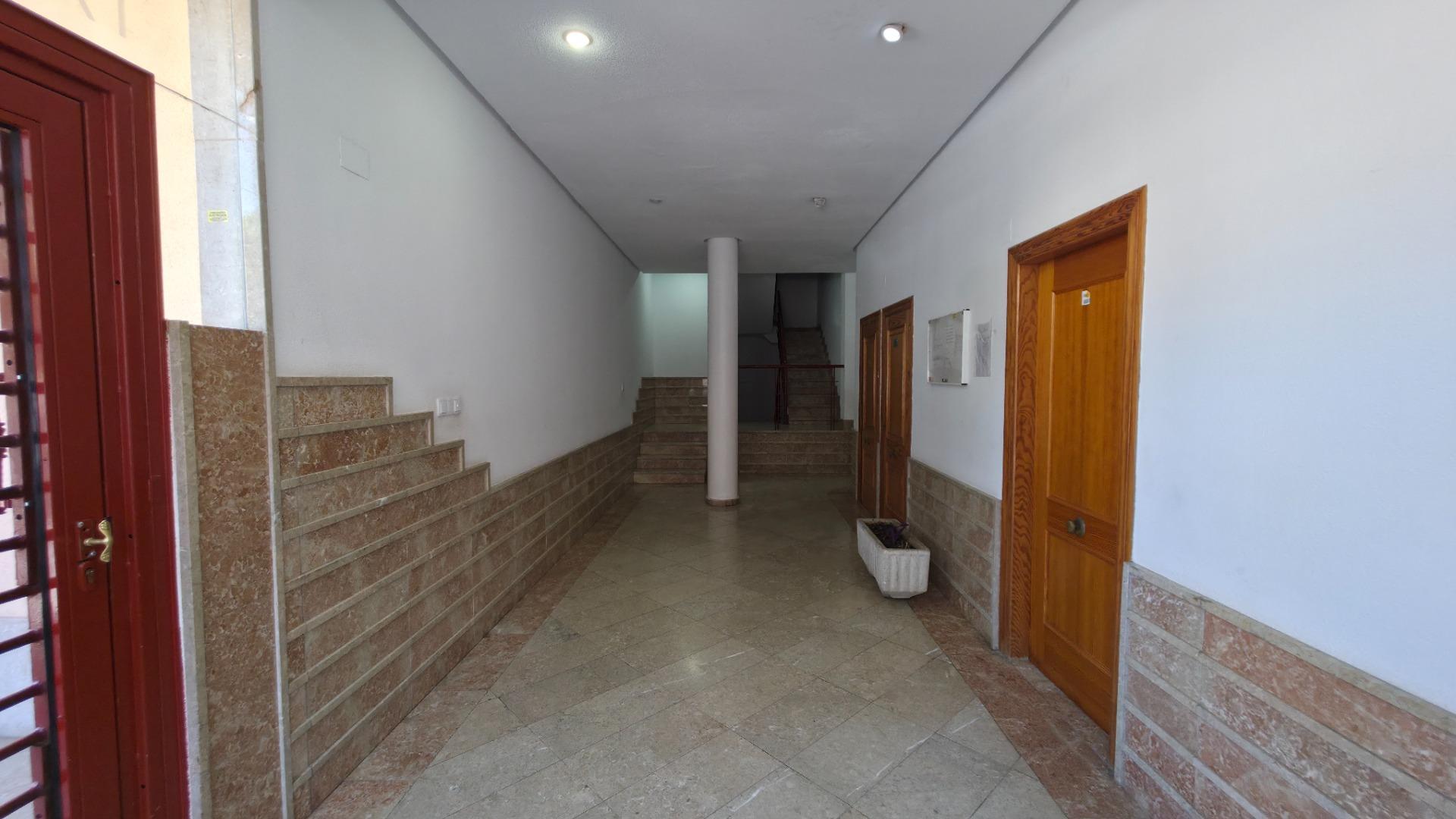 Encantador Apartamento en Playa del Cura - Torrevieja por €129,900 — image 2