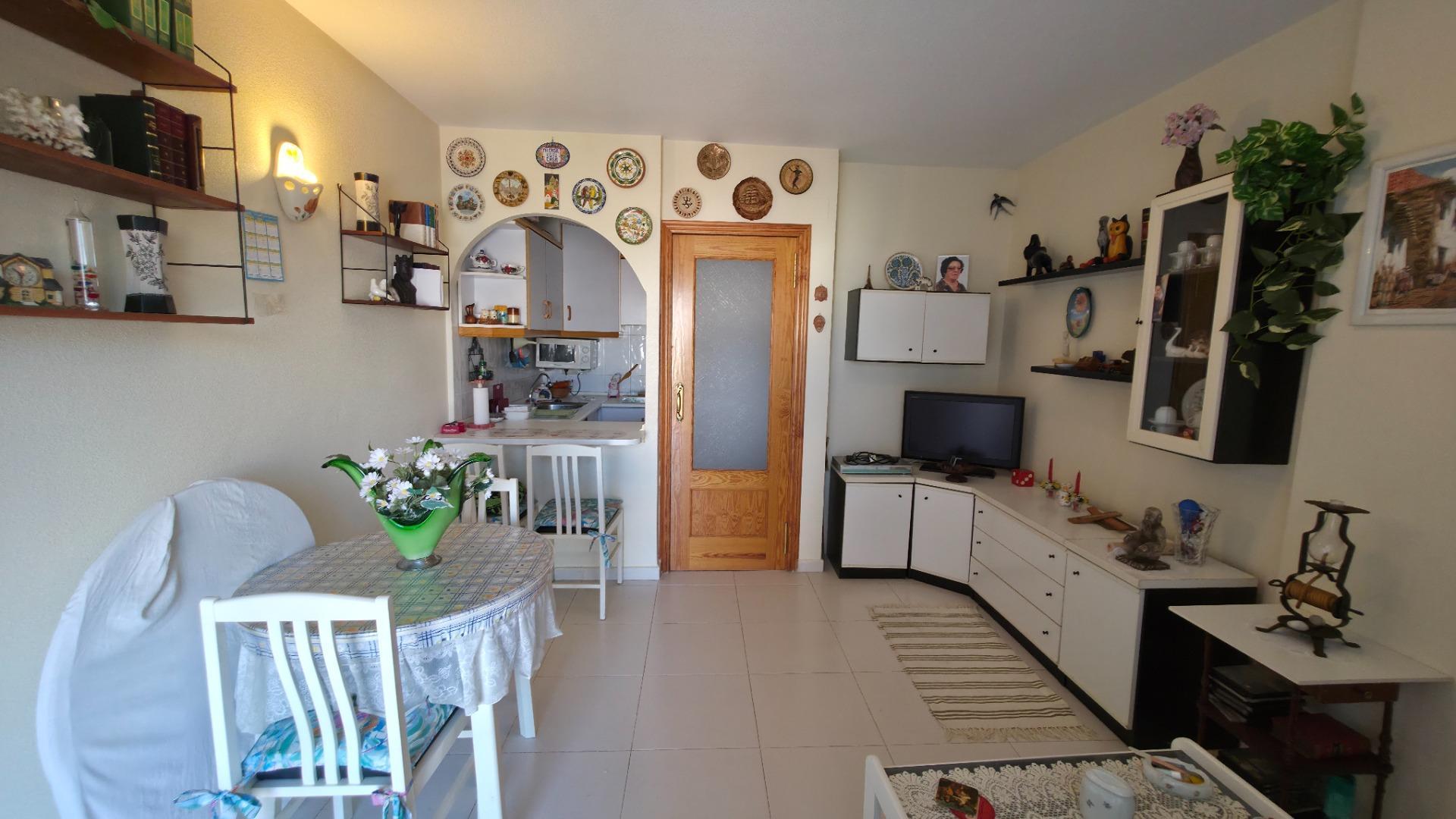 Encantador Apartamento en Playa del Cura - Torrevieja por €129,900 — image 3
