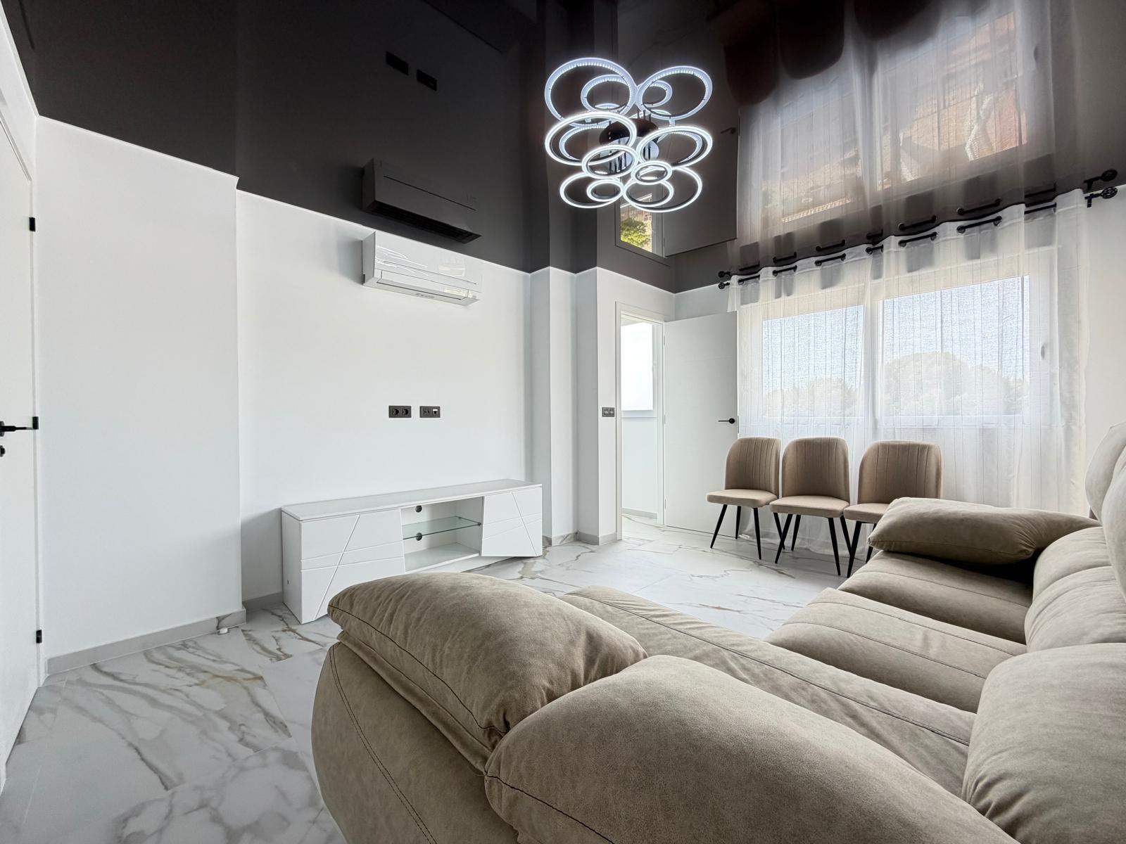 APARTAMENTO CON VISTAS AL MAR Y APARCAMENTO PRIVADO EN LA ZENIA. 1 DORM. 1 BAÑO. SUPERFICIE 64 M2. PLAYA LA ZENIA A 250 METROS. — image 1