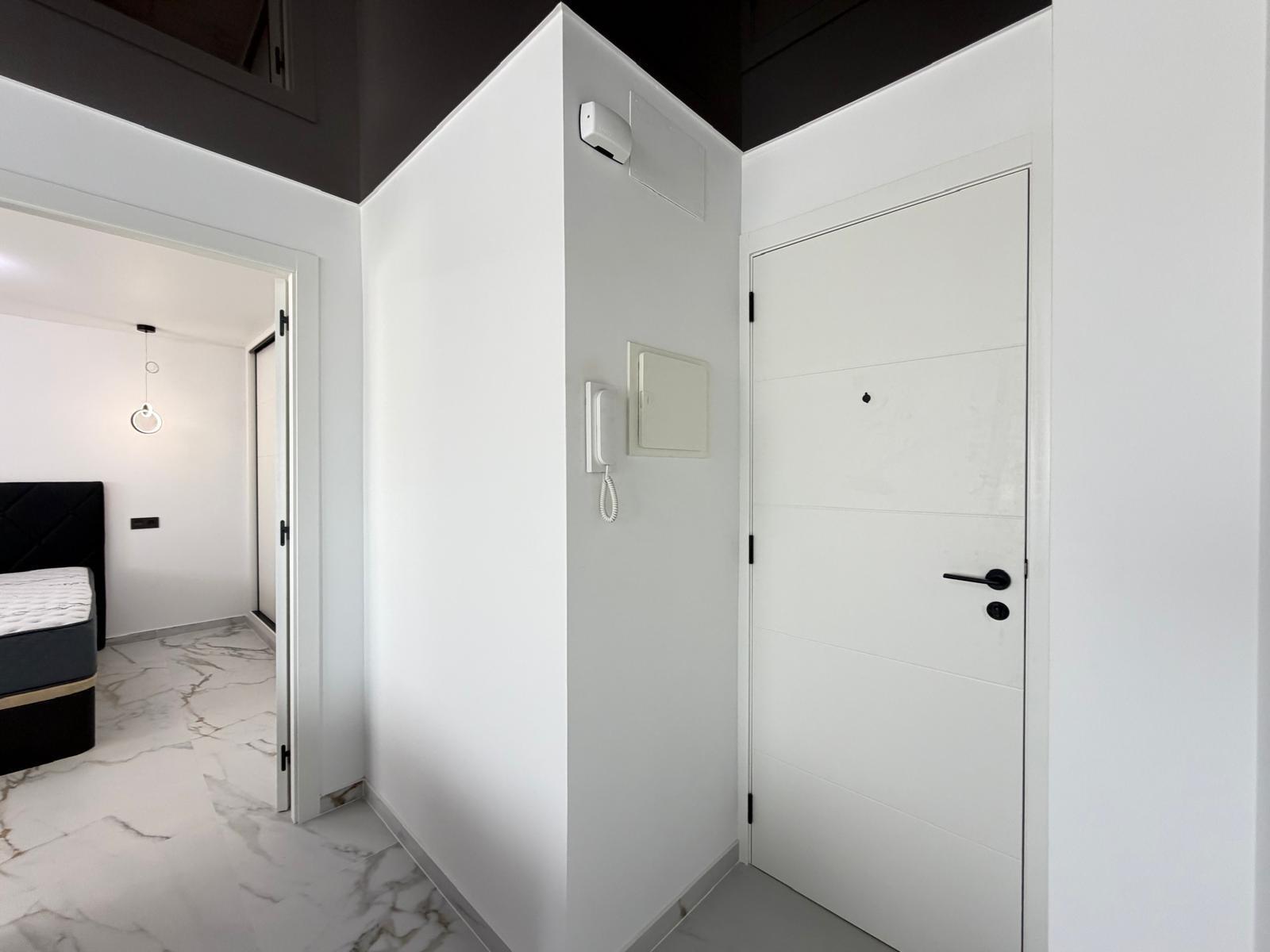 APARTAMENTO CON VISTAS AL MAR Y APARCAMENTO PRIVADO EN LA ZENIA. 1 DORM. 1 BAÑO. SUPERFICIE 64 M2. PLAYA LA ZENIA A 250 METROS. — image 3