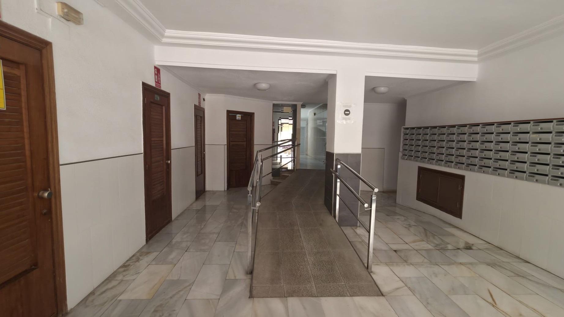 Amplio apartamento en esquina con cercanías a la playa de Los Locos y playa Del Cura - €157.900 — image 2
