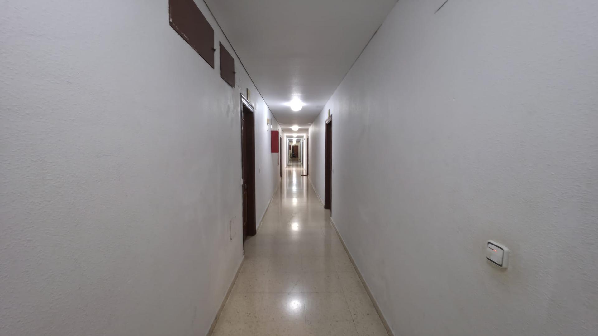 Amplio apartamento en esquina con cercanías a la playa de Los Locos y playa Del Cura - €157.900 — image 3