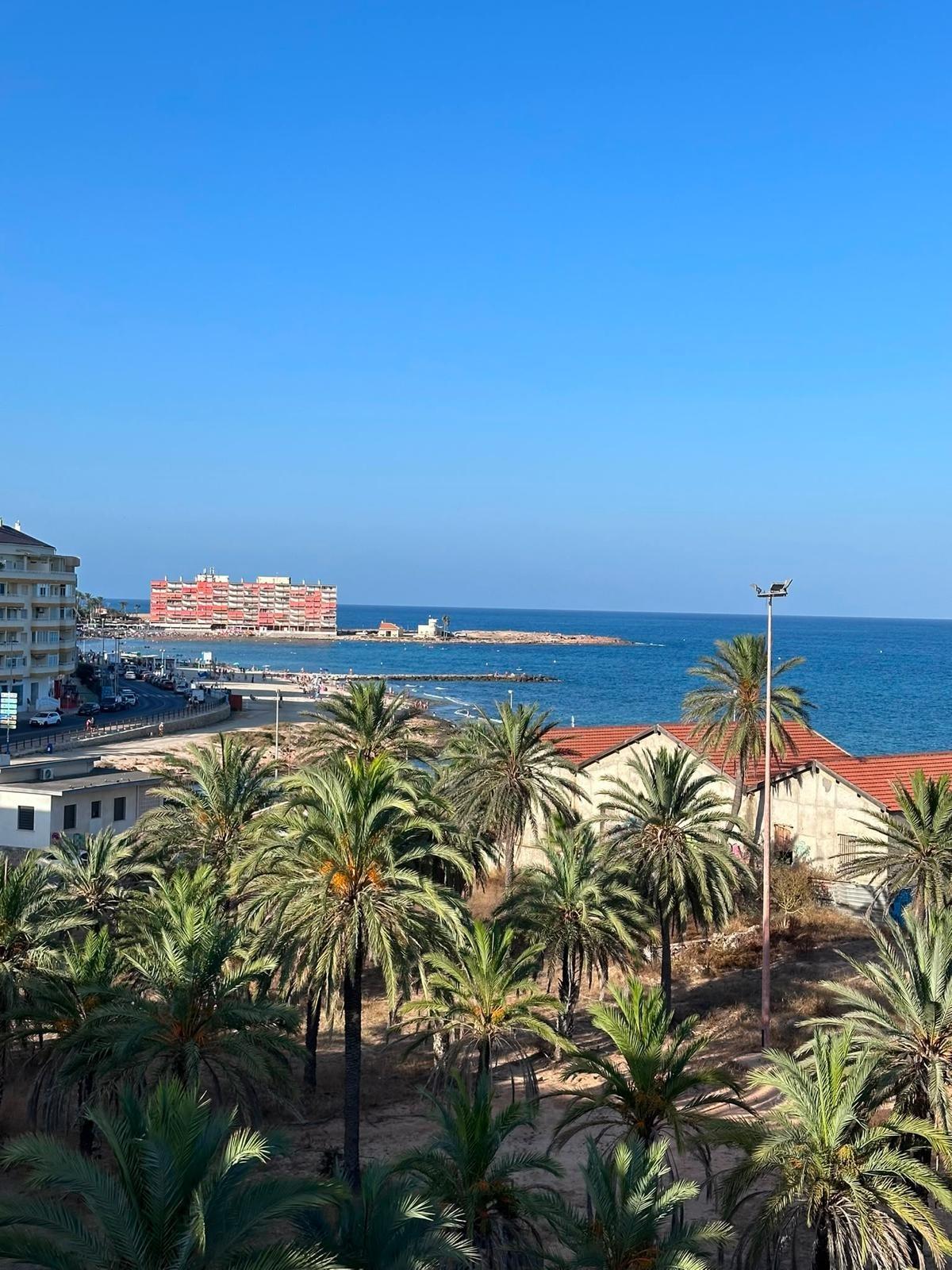 Apartamento con vistas al mar a 100 metros de Playa de Los Locos — image 1
