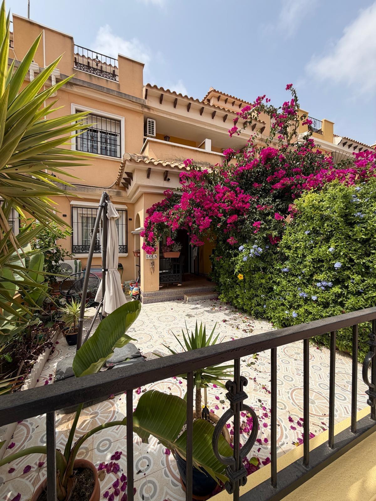 Acogedor Bungalow en Torrevieja, Zona Los Frutales - €272,000 — image 1