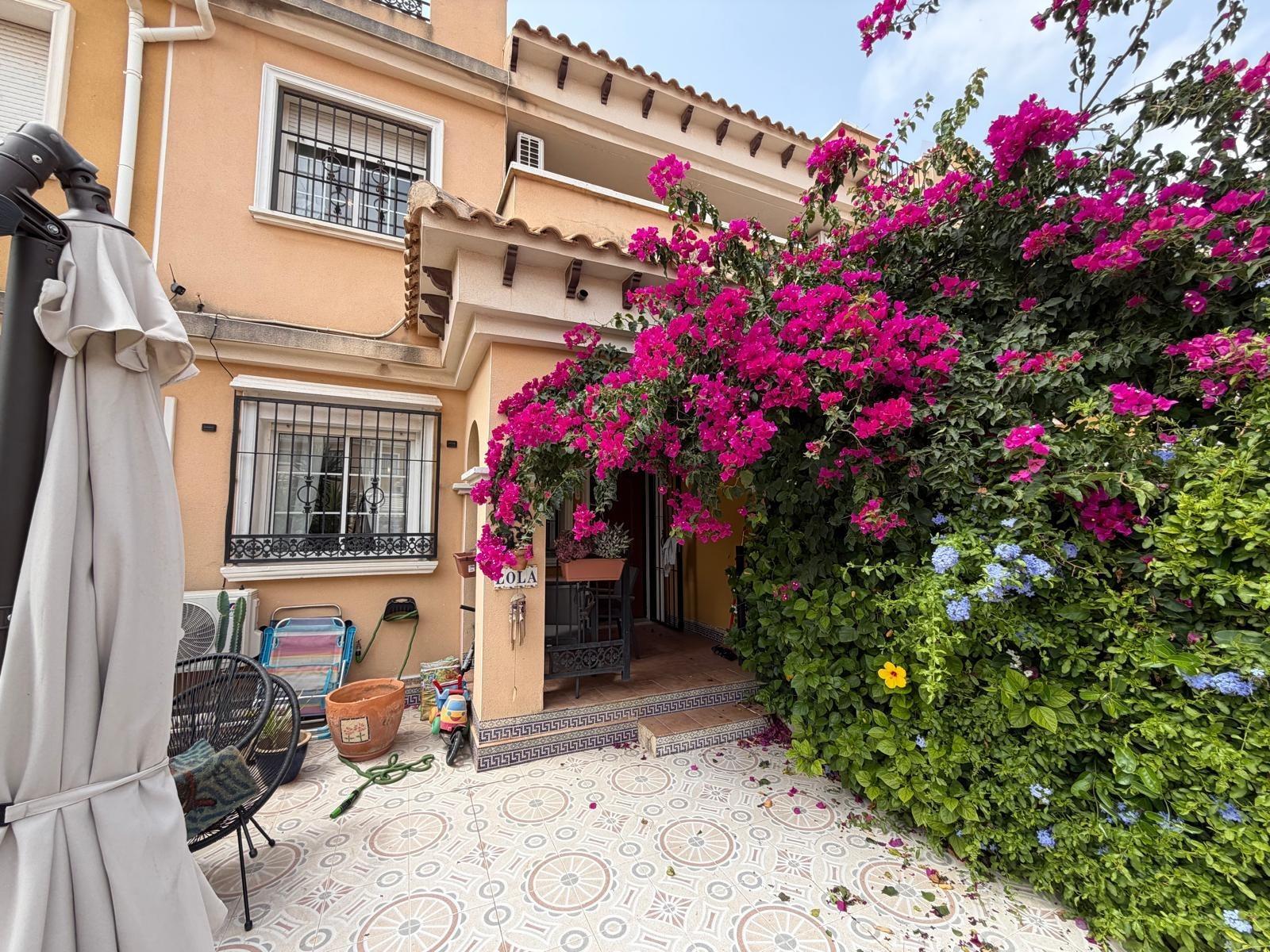 Acogedor Bungalow en Torrevieja, Zona Los Frutales - €272,000 — image 2