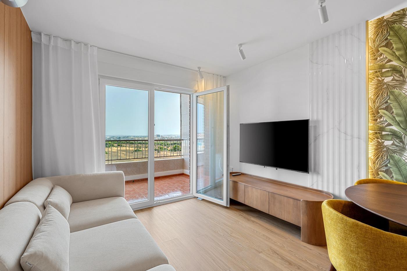 TOTALMENTE REFORMADO APARTAMENTO CON VISTAS AL MAR EN PUNTA PRIMA. CON PARKING. 2 DORM. 2 BAÑOS. SUPERFICIE DE 70 M2. — image 2
