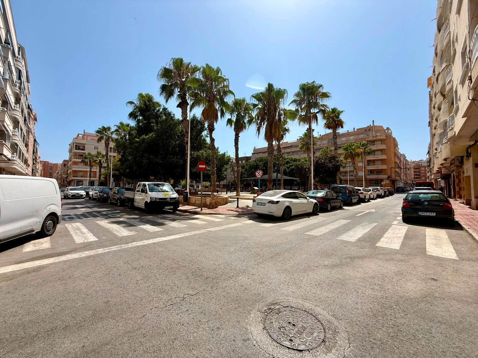REFORMADO APARTAMENTO A 200 METROS DE PLAYA LOS LOCOS EN EDIFICIO "MARIBLANCA" 2 DORM. 2 BAÑOS. SUPERFICIE DE 69 M2. — image 1