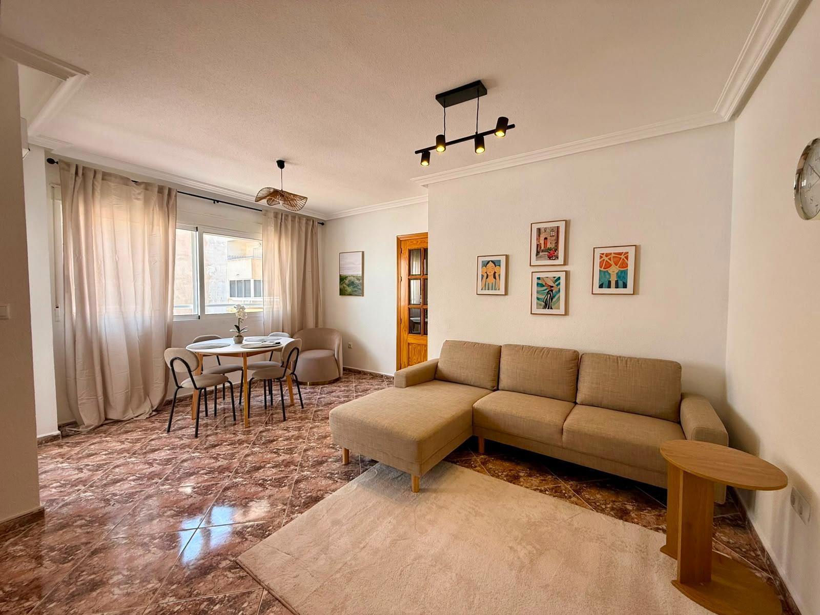 REFORMADO APARTAMENTO A 200 METROS DE PLAYA LOS LOCOS EN EDIFICIO "MARIBLANCA" 2 DORM. 2 BAÑOS. SUPERFICIE DE 69 M2. — image 2