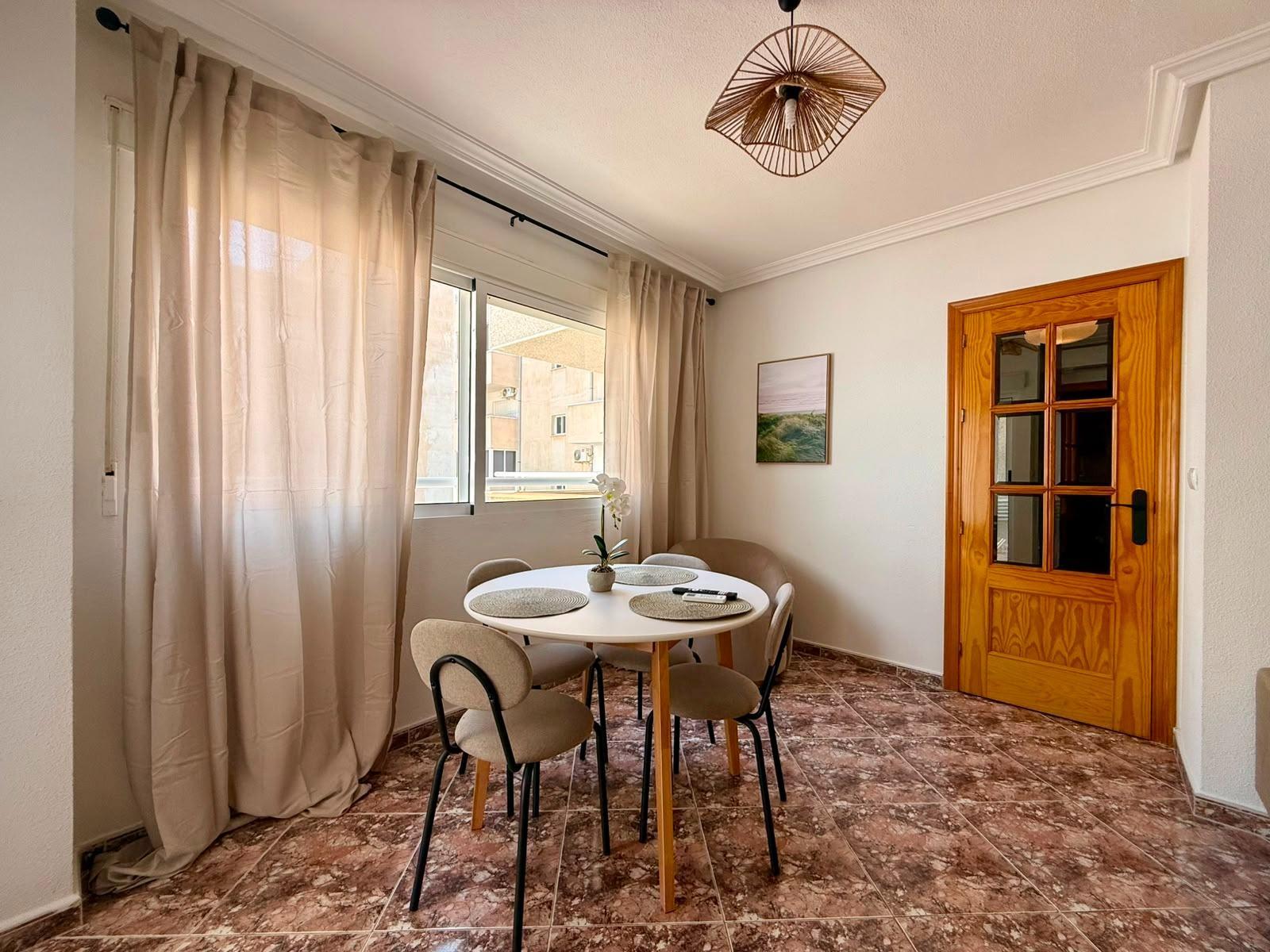 REFORMADO APARTAMENTO A 200 METROS DE PLAYA LOS LOCOS EN EDIFICIO "MARIBLANCA" 2 DORM. 2 BAÑOS. SUPERFICIE DE 69 M2. — image 3