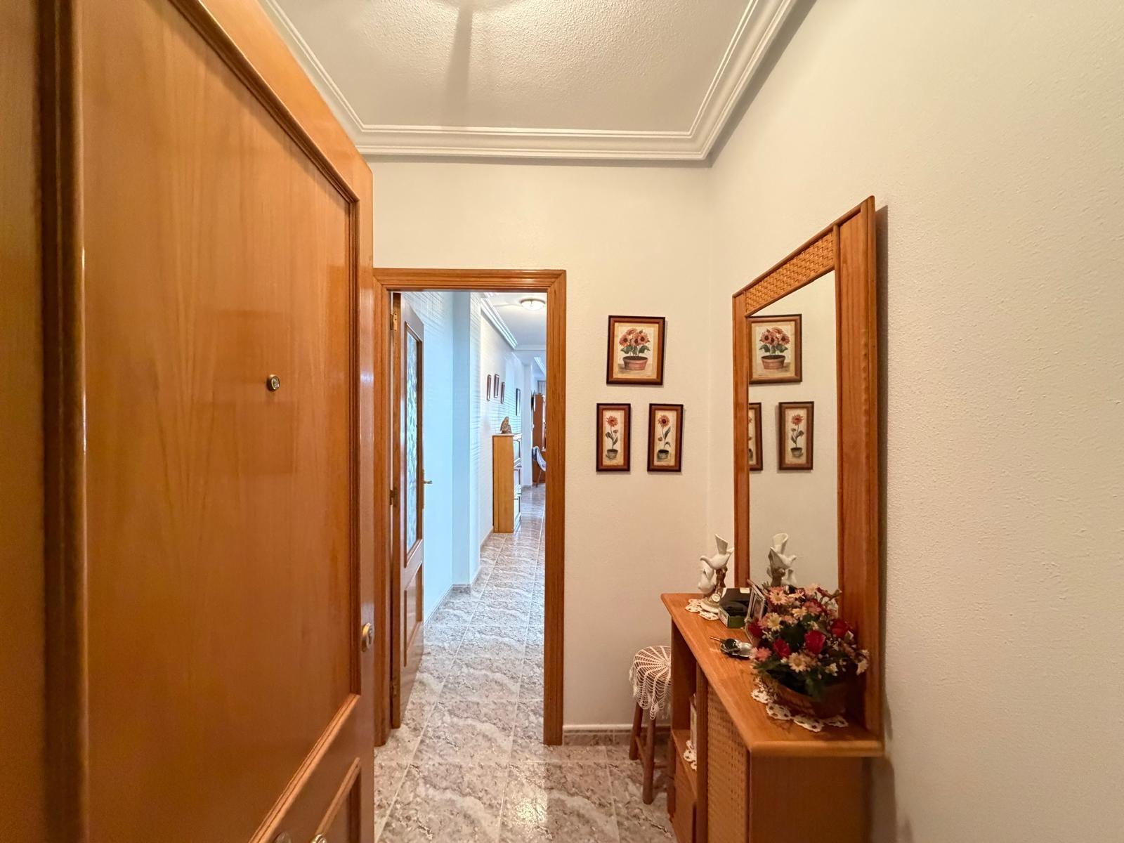 APARTAMENTO EN EDIFICIO "GALEON" CON GARAJE INCLUIDO Y SUPERFICIE DE 85 M2. 2 DORM. 1 BAÑO. CON AMPLIA TERRAZA DE 12 M2. — image 2