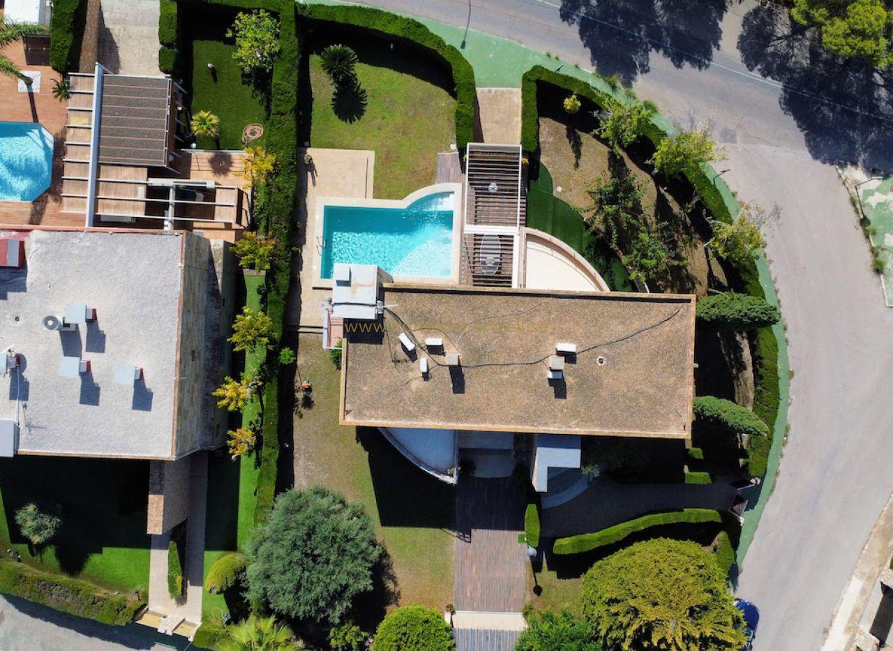 Luxury Villa in Campoamor, Orihuela Costa - Exclusive 5-Bedroom Proper — image 2