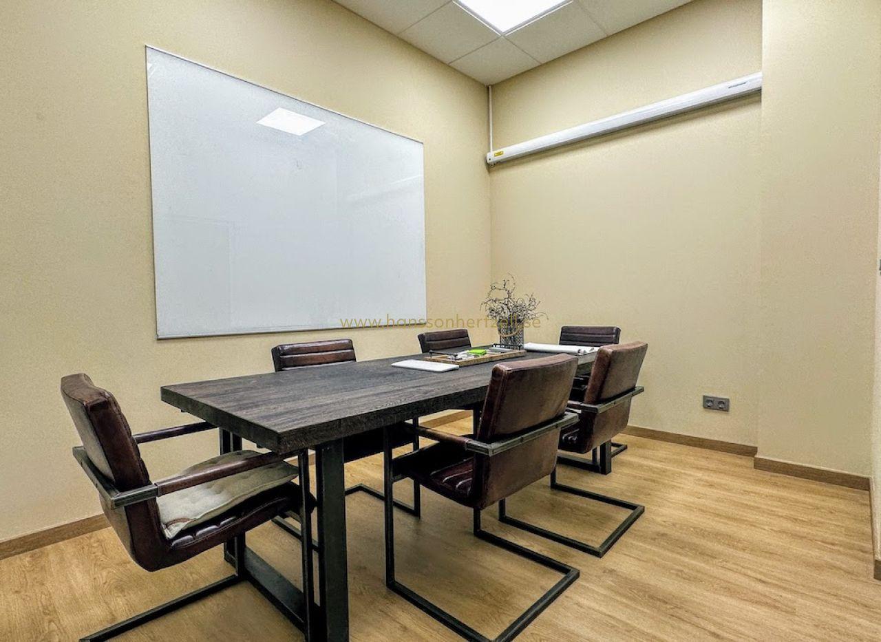 Renovated Office for Sale in the Heart of Torrevieja — image 2