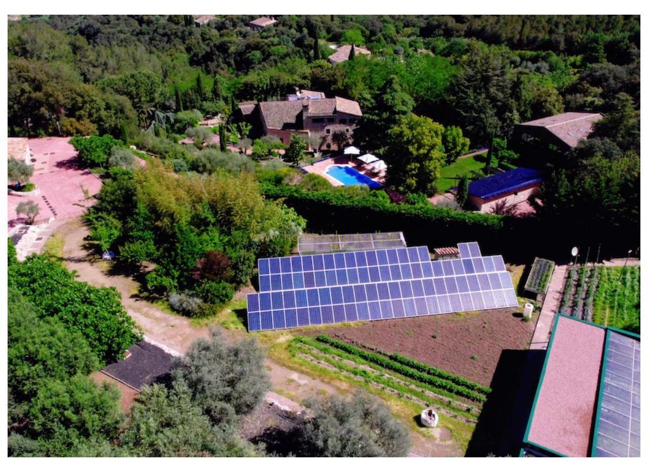 Exclusive Retreat: Luxurious Self-Sufficient Estate in the Heart of Ca — image 2