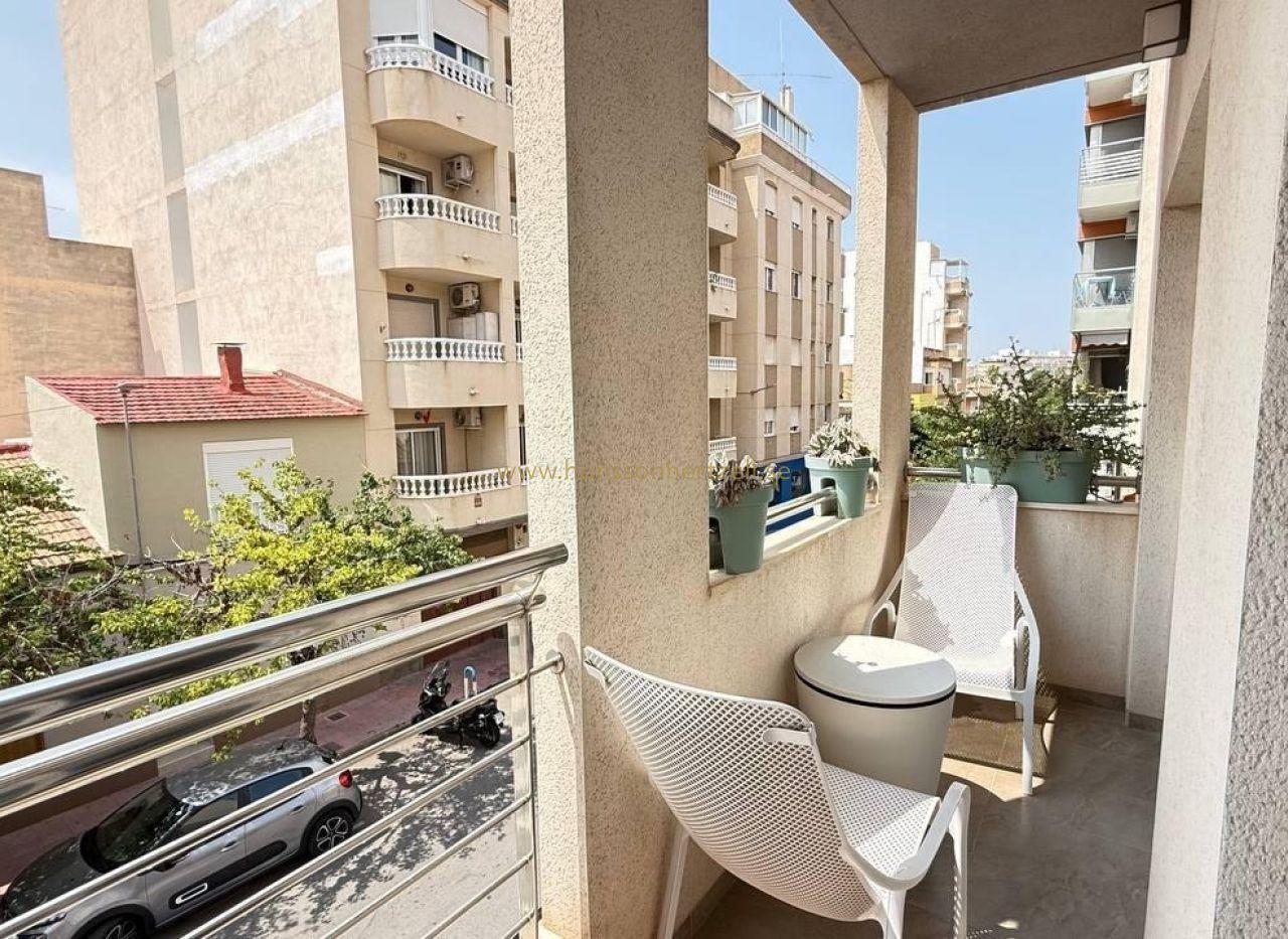 Apartamento reformado exclusivo en puerto de Torrevieja — image 2