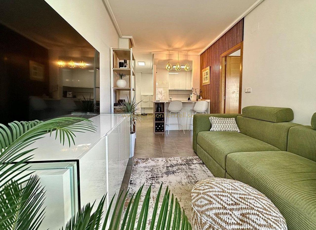 Apartamento reformado exclusivo en puerto de Torrevieja