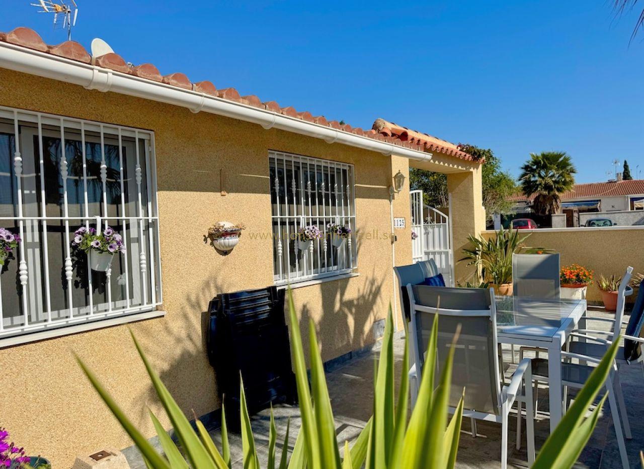 Corner Bungalow in Torrevieja | South-Facing | €139,000 — image 2