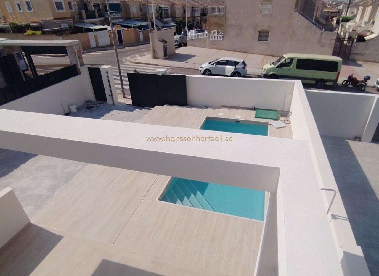 Detached Villa in Torrevieja | Private Pool – €639,900 — image 2