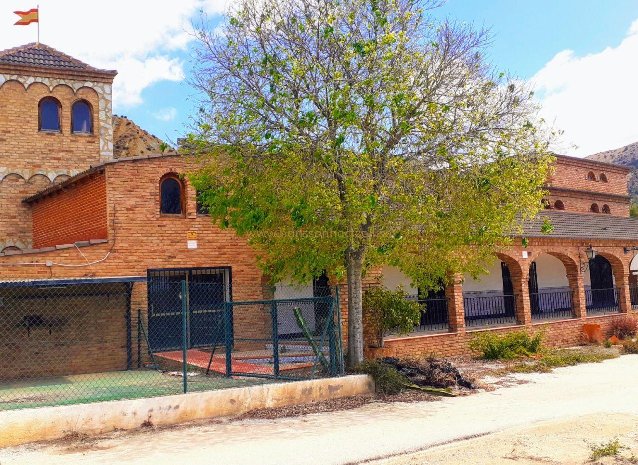 Gran villa y proyecto de negocio en Finestrat | 630 m² — image 2