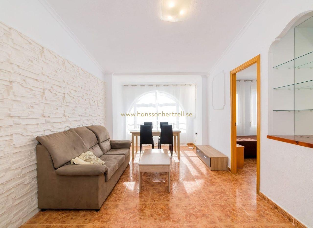 Renovated Apartment Torrevieja | 600m Beach | €129,900 — image 2