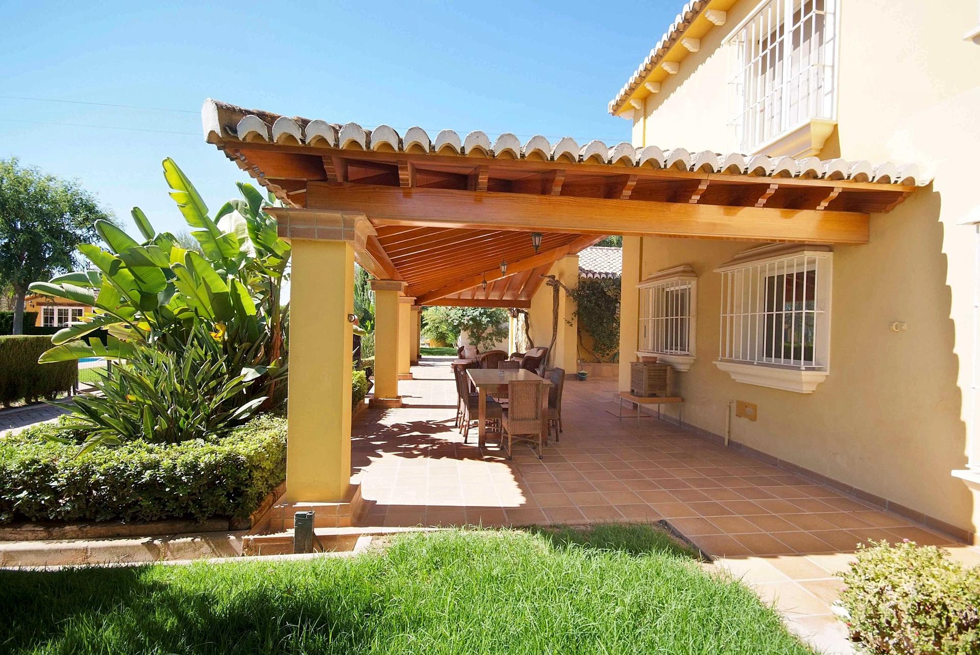 Equestrian Finca with Pool, Stables and Riding Arenas on 17,597 m² in Bétera, Valencia — image 2