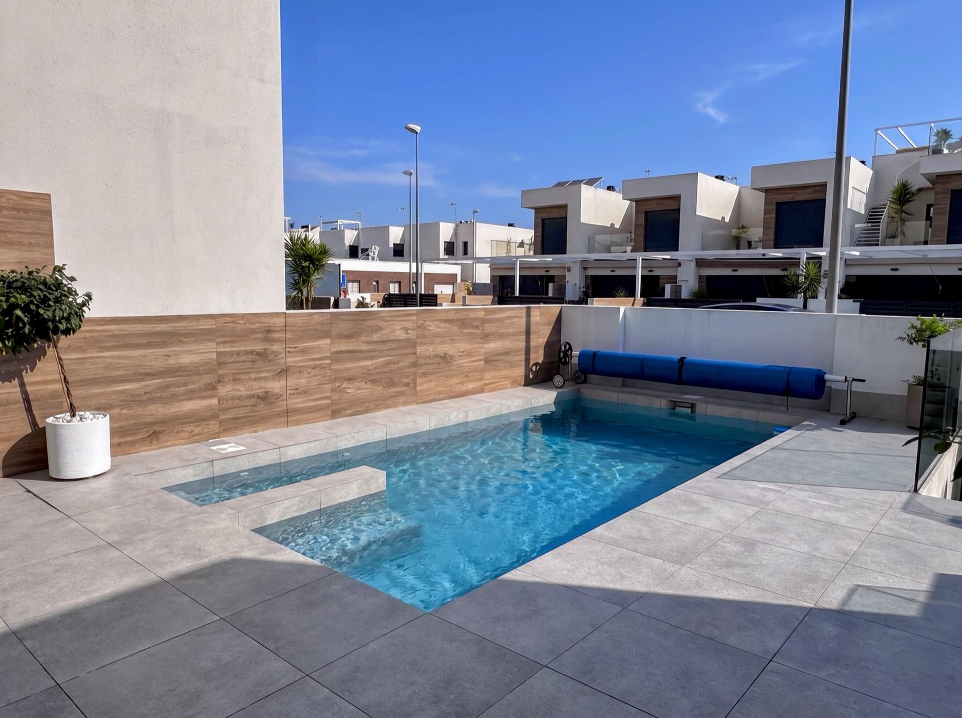 Detached 5-Bedroom Villa with Private Pool and Converted Underbuild in Rojales — image 2