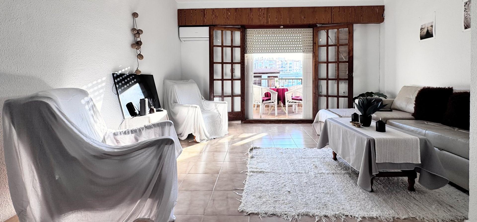 South-Facing 2-Bedroom Apartment 240 m from Playa de los Locos, Torrevieja — image 1