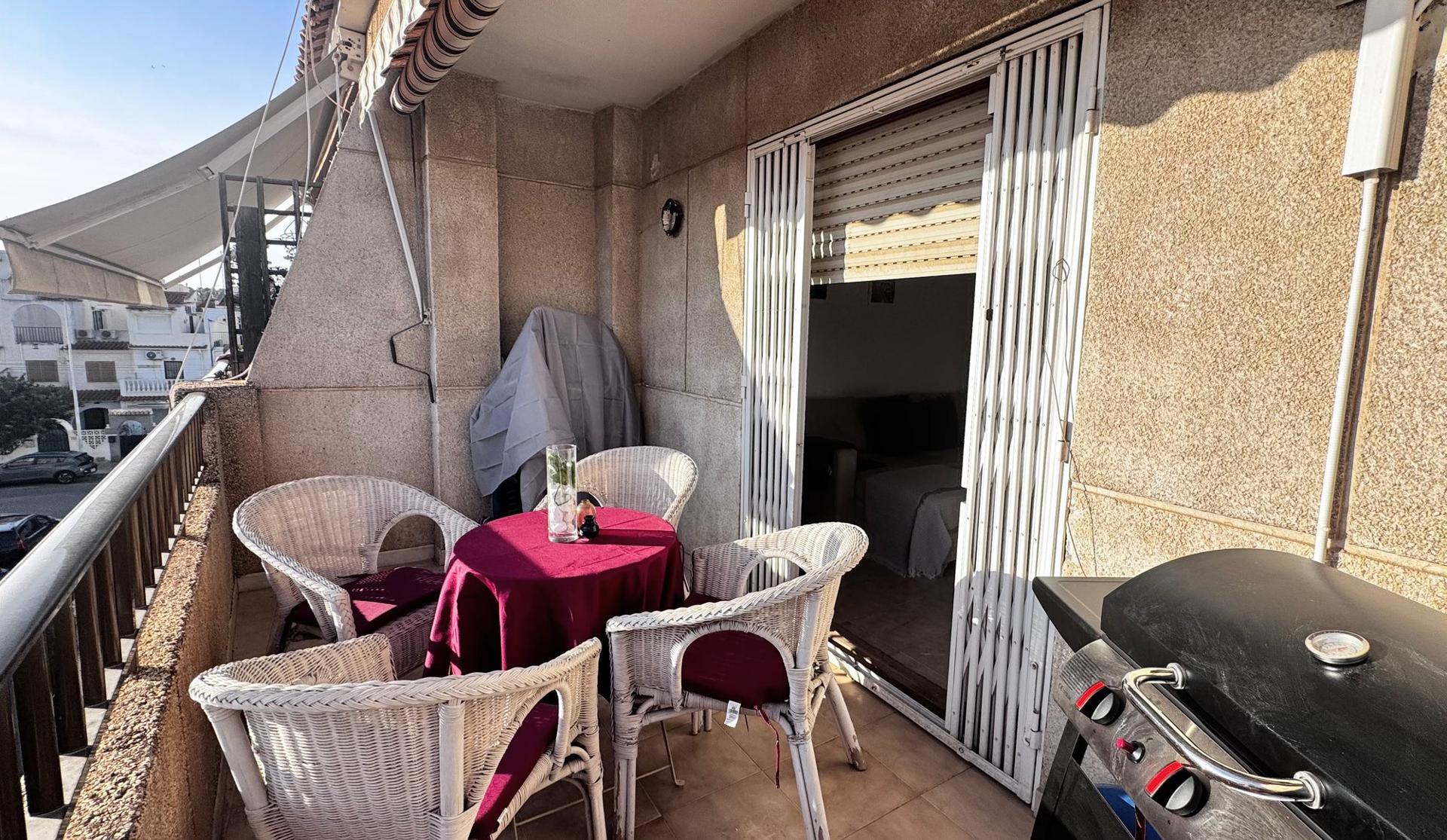 South-Facing 2-Bedroom Apartment 240 m from Playa de los Locos, Torrevieja — image 3