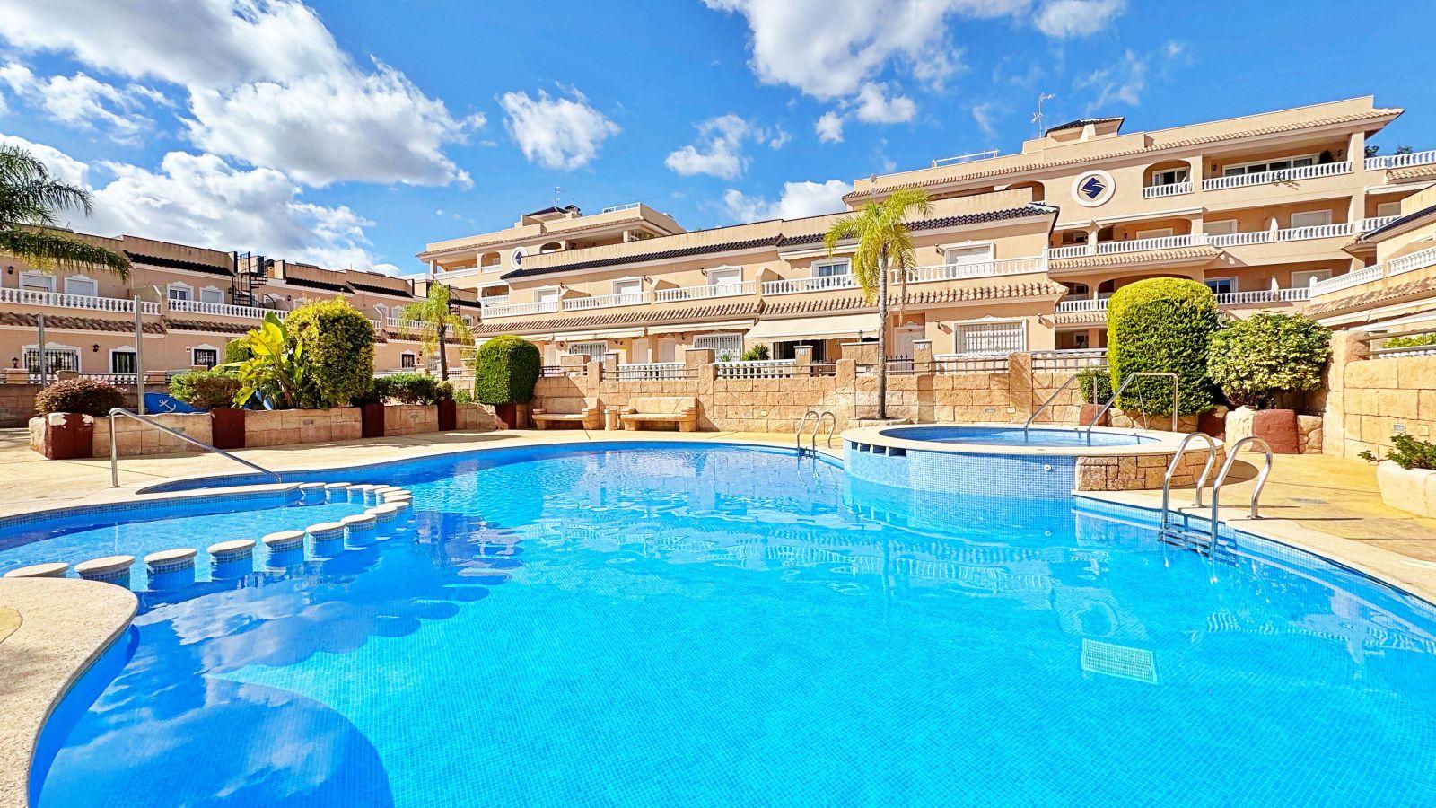 Townhouse in Orihuela Costa — image 1