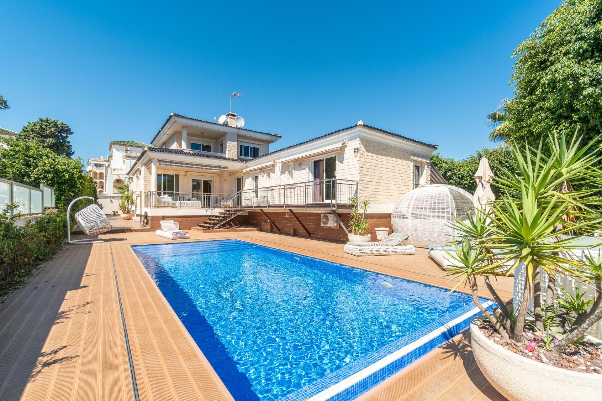 Villa in Torrevieja — image 1