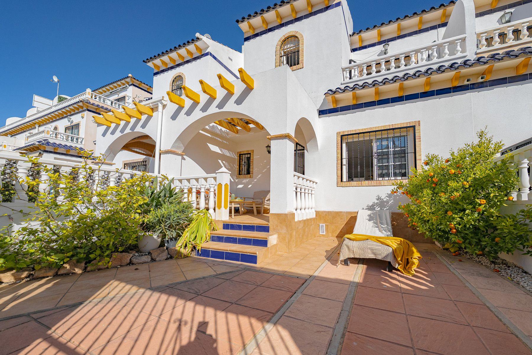 Townhouse in Orihuela Costa — image 1