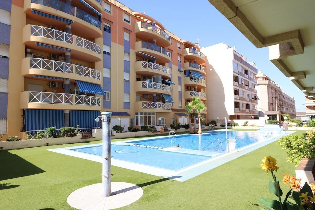 Apartment in Torrevieja - Centro — image 1