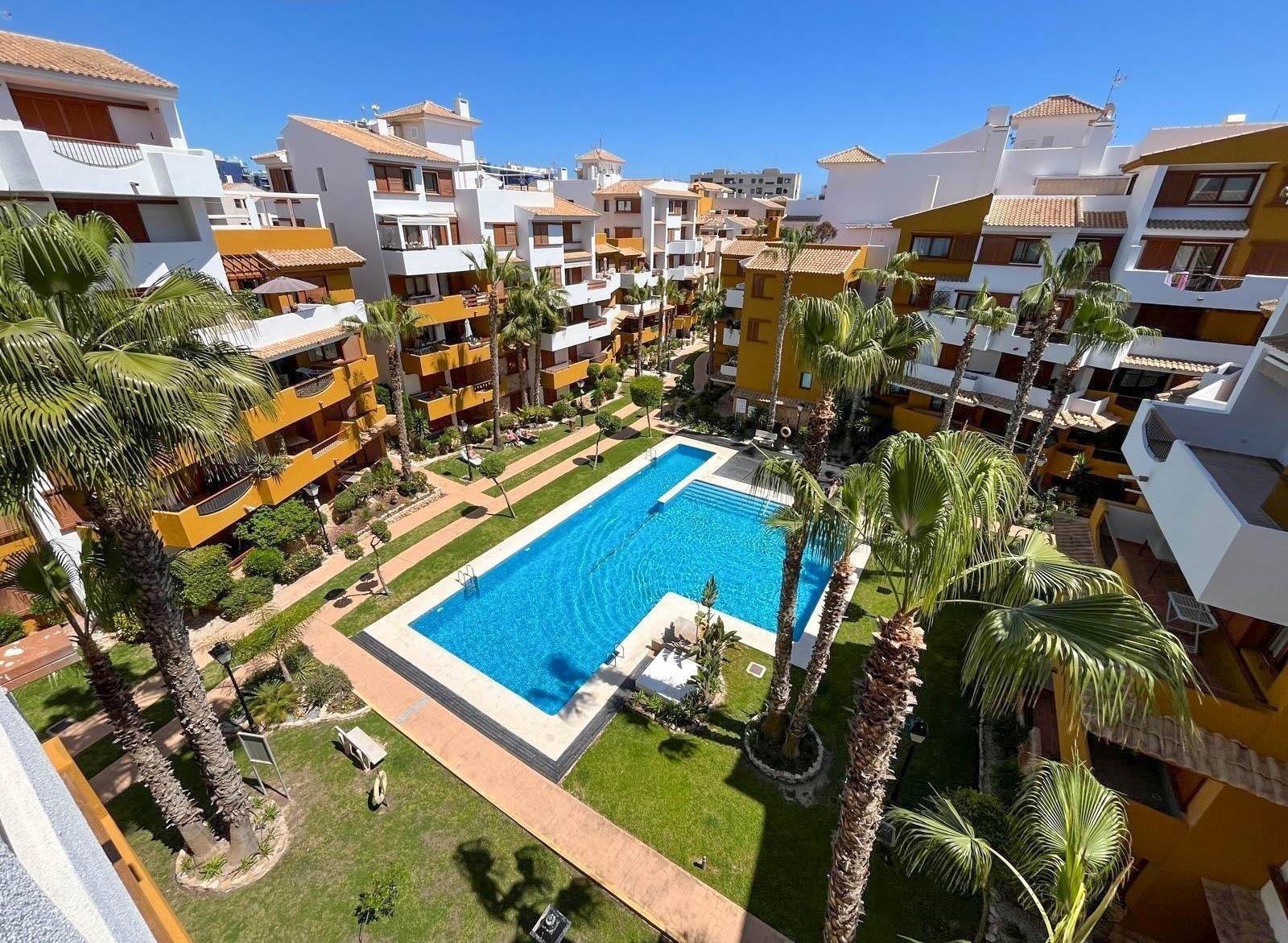 Apartment in Torrevieja — image 1