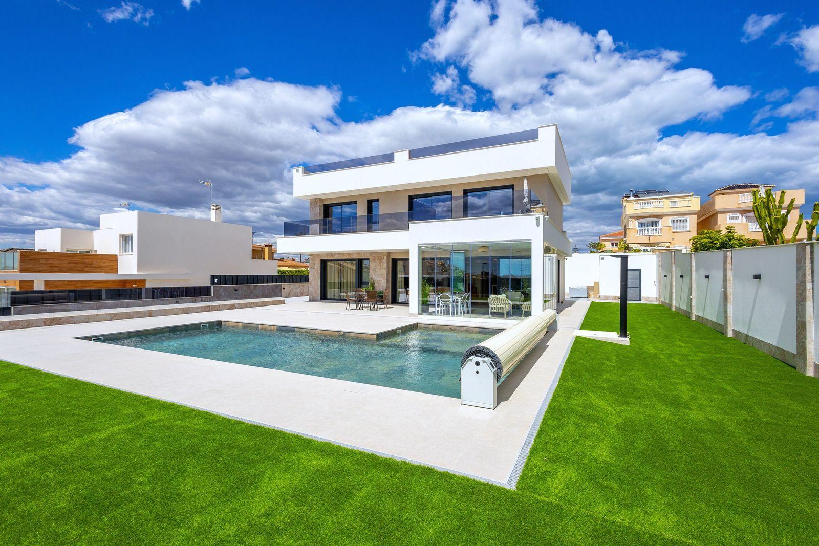 Villa in Torrevieja — image 1