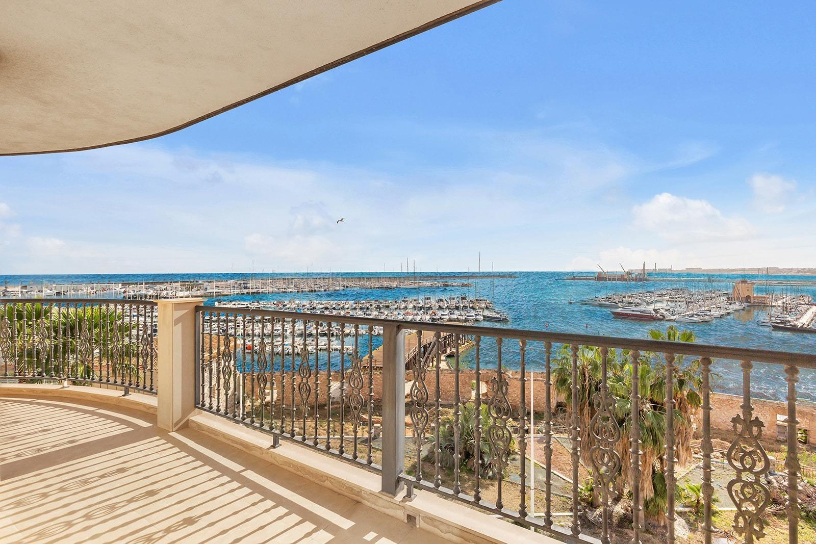 Apartment in Torrevieja (Paseo Maritimo) — image 1