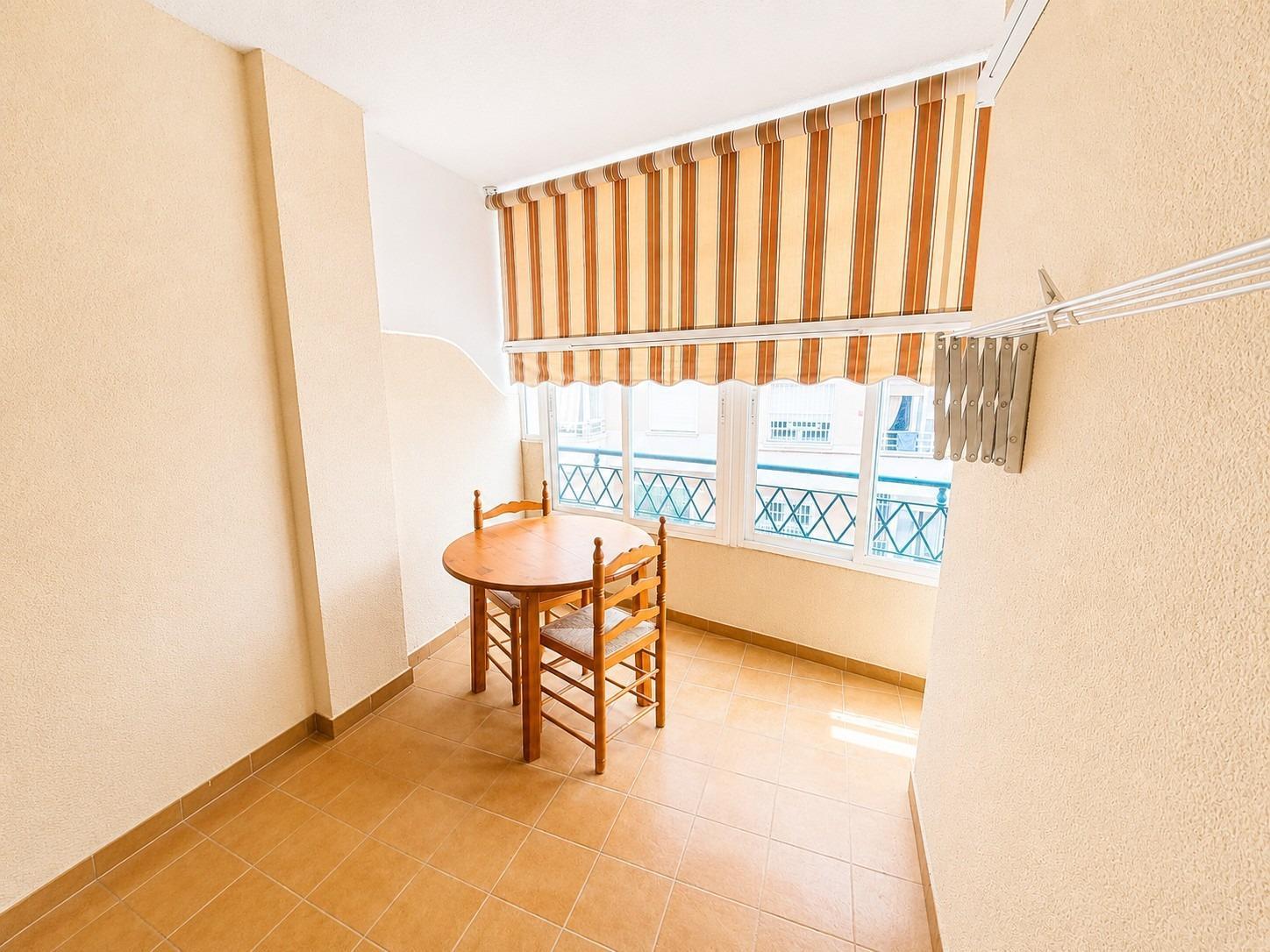 Bargain 3-bedroom apartment with terrace — image 1