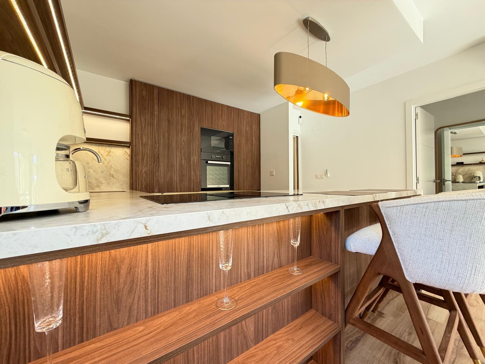 TOTALMENTE REFORMADO APARTAMENTO EN CAMPOAMOR CON PLAZA DE GARAJE DOBLE+MOTO. 99 M2. 2 DORM. 2 BAÑOS. PISCINA+PISTA DE TENIS. — image 1