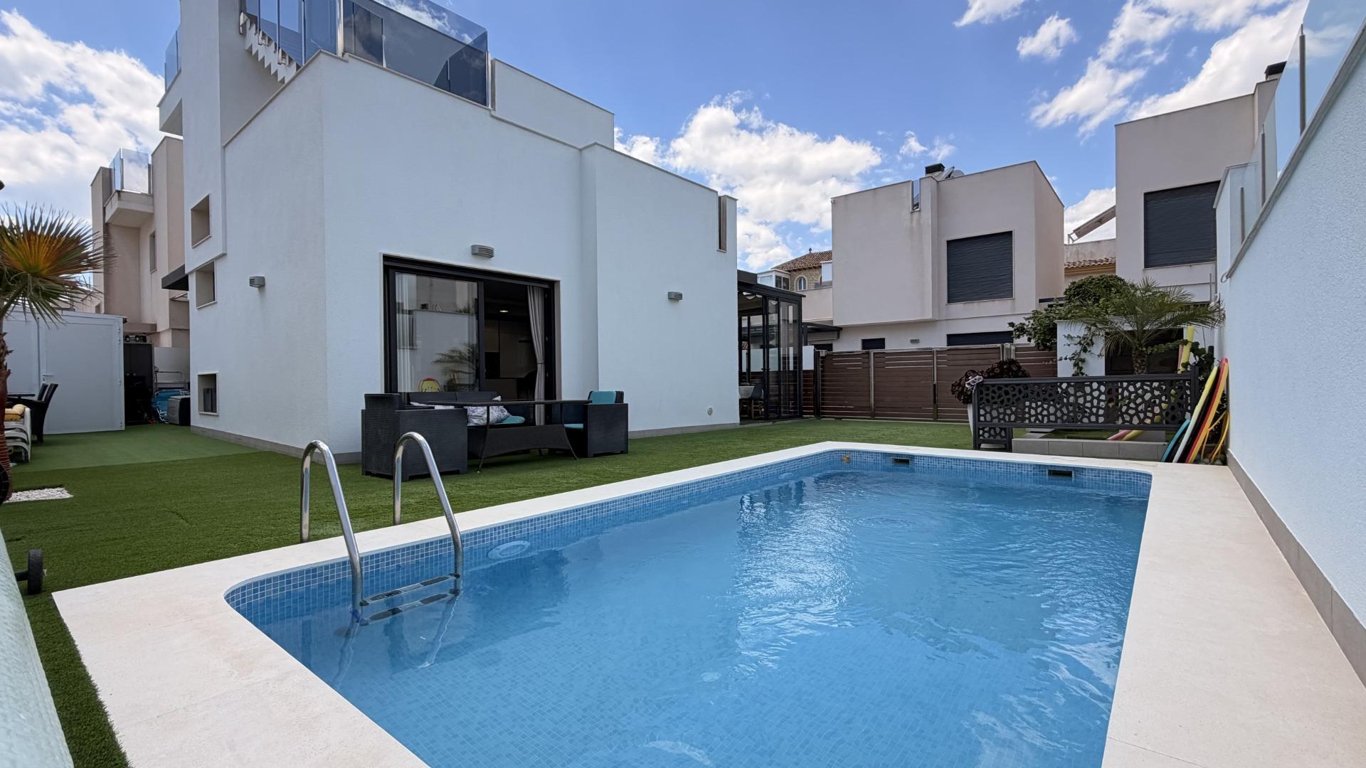 Villa in Torrevieja — image 1