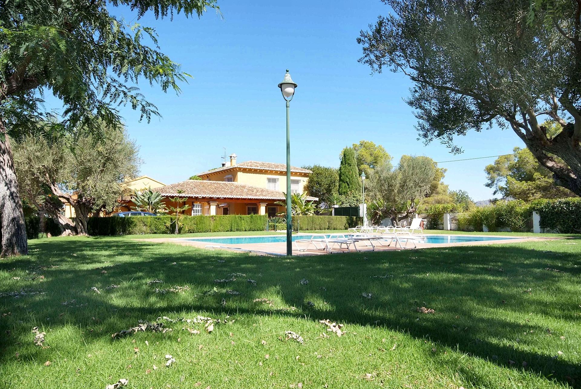 Equestrian Finca with Pool, Stables and Riding Arenas on 17,597 m² in Bétera, Valencia — image 1